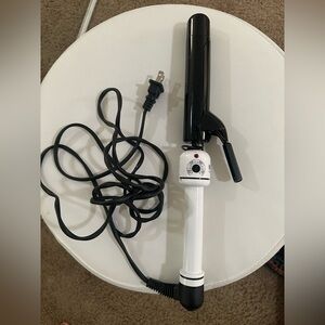 Hot Tools Ceramic Black and White Curling Iron 1.25”